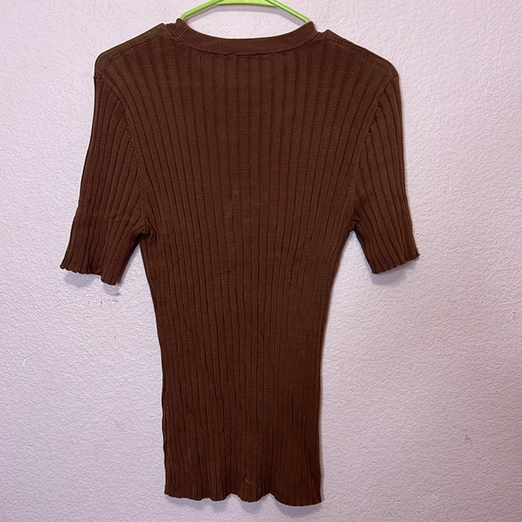 Sabie Ribbed Fitted Brown Blouse. Size M - Picture 5 of 5